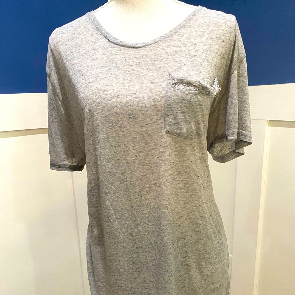 Stylish grey tee